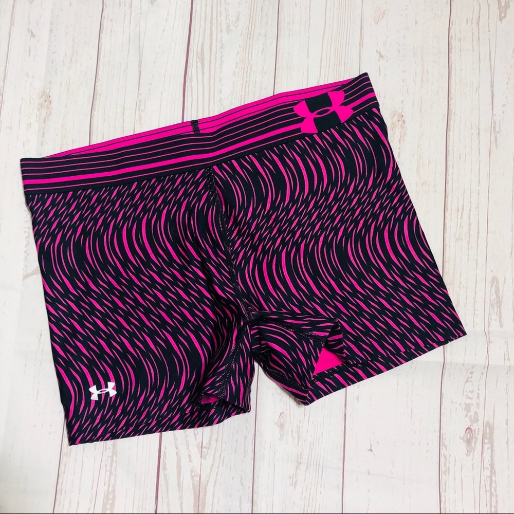 Under Armour fitted pink black short